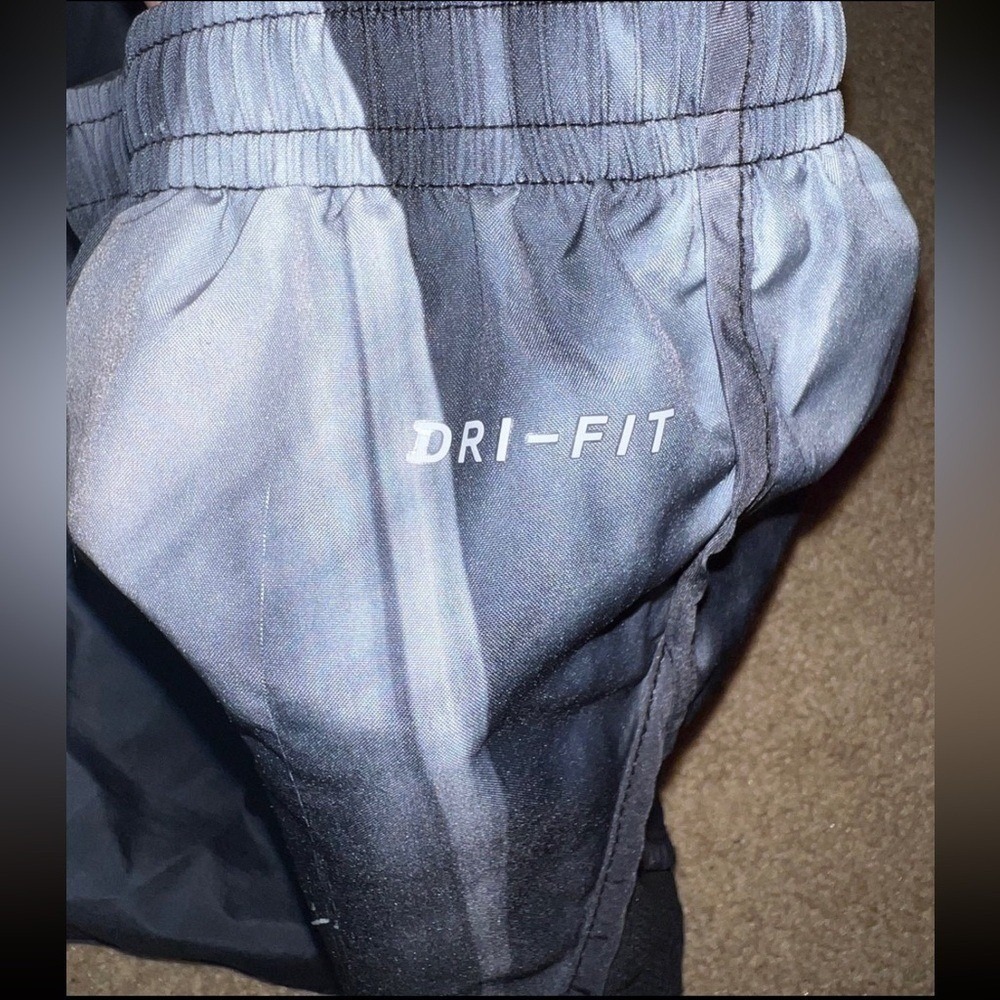Nike Dri-FIT Women Running Shorts Black Grey Smoke Print Zipper Pocket Small - Picture 3 of 4